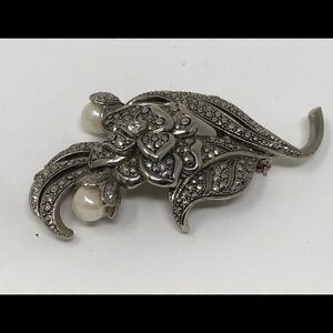 Kenneth J Lane for Avon, flower brooch